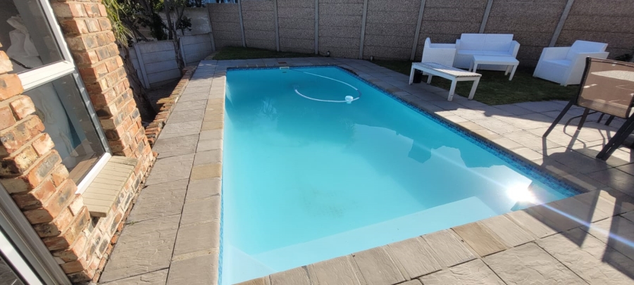 To Let 4 Bedroom Property for Rent in Tergniet Western Cape